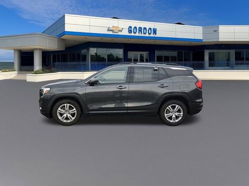 Used 2020 GMC Terrain SLE w/ Driver Convenience Package FWD image 2