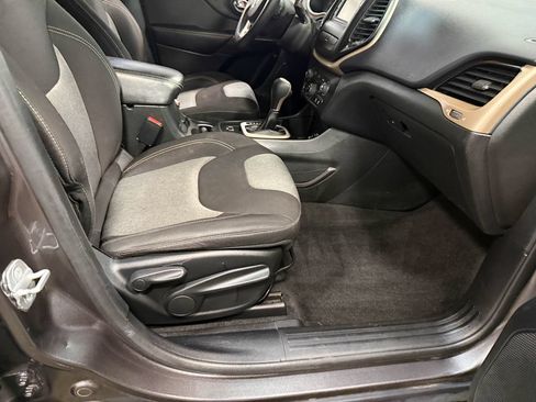 Used 2014 Jeep Cherokee Latitude FWD image 60