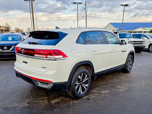Used 2024 Volkswagen Atlas Cross Sport SE AWD/4WD image 15