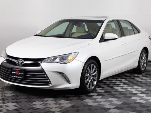 Used 2017 Toyota Camry XLE w/ Advanced Technology Package FWD image 2