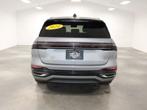 Used 2024 Lincoln Nautilus Reserve image 8