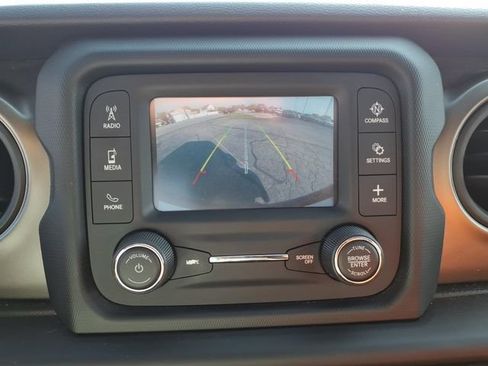 Used 2018 Jeep Wrangler Unlimited Sport S AWD/4WD image 24