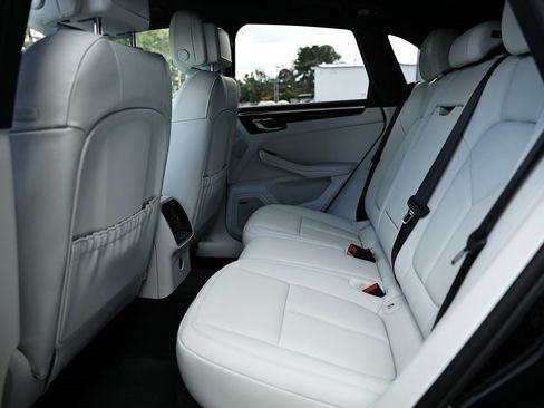 New 2026 Porsche Macan image 30