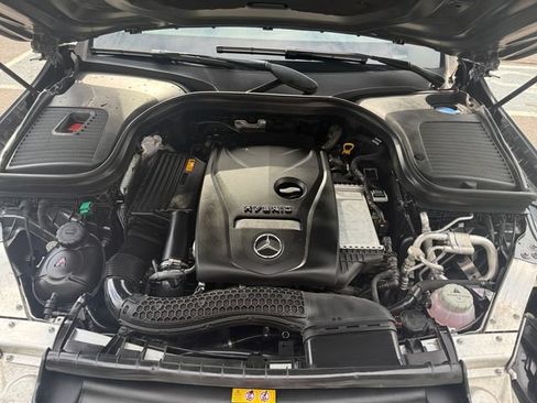 Used 2019 Mercedes-Benz GLC 350e 4MATIC image 24