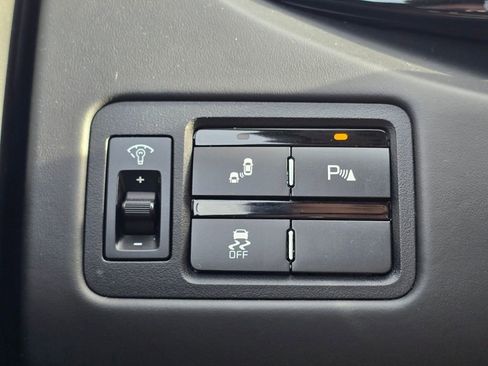 Used 2017 Kia K900 Luxury image 37