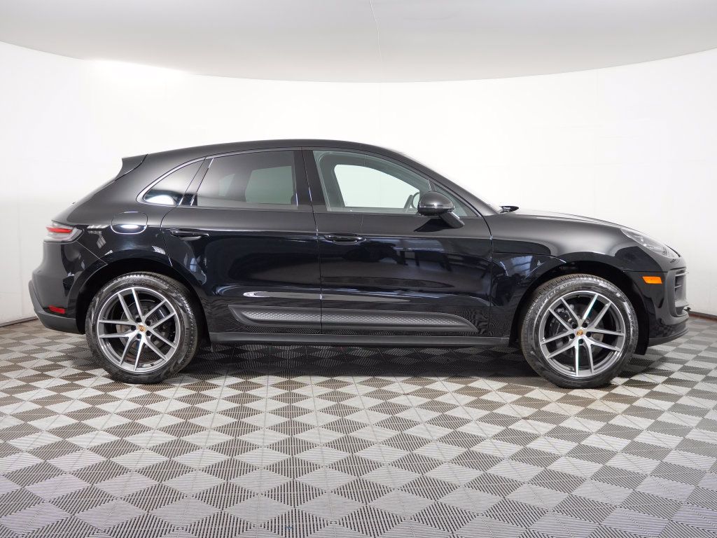 Used 2024 Porsche Macan w/ Premium Plus Package AWD/4WD image 8
