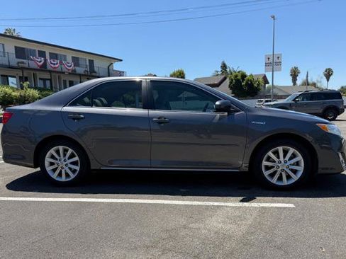 Used 2014 Toyota Camry XLE w/ Moonroof Package FWD image 8