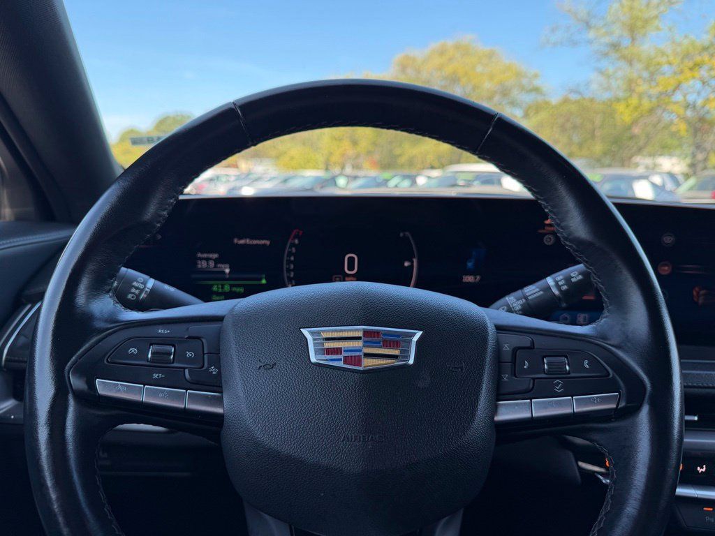 Used 2025 Cadillac XT4 Premium Luxury FWD image 13