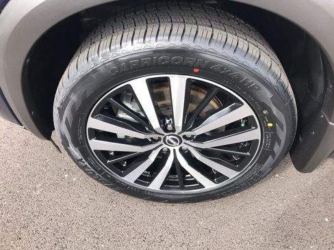 Used 2024 Nissan Pathfinder Platinum image 10