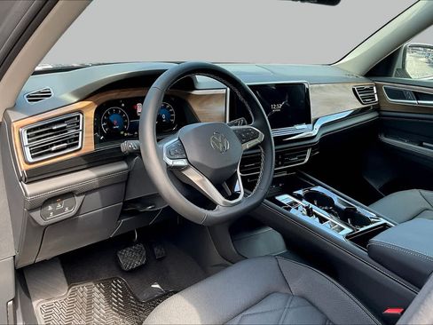 New 2026 Volkswagen Atlas SE FWD image 8