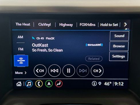 Used 2023 GMC Acadia SLT w/ Elevation Edition image 11