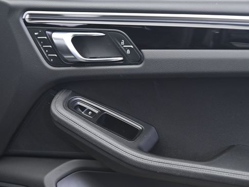 Used 2019 Porsche Macan image 21