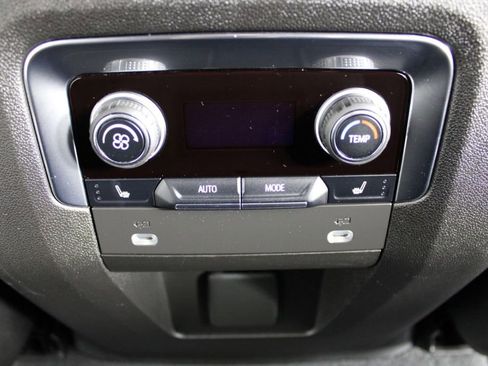 Used 2023 Chevrolet Suburban LT w/ Luxury Package image 35