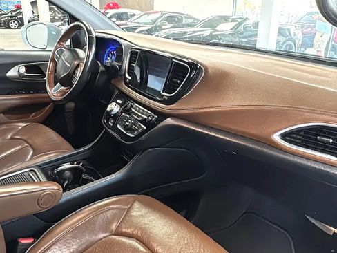 Used 2021 Chrysler Pacifica Limited w/ Uconnect Theater Family Group AWD/4WD image 9