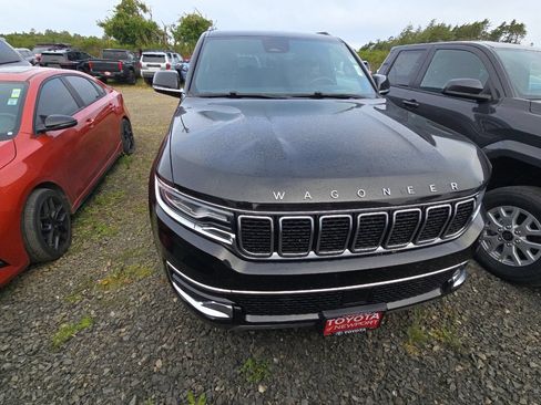 Used 2022 Jeep Wagoneer Series III w/ Rear Seat Video Group 1 AWD/4WD image 3