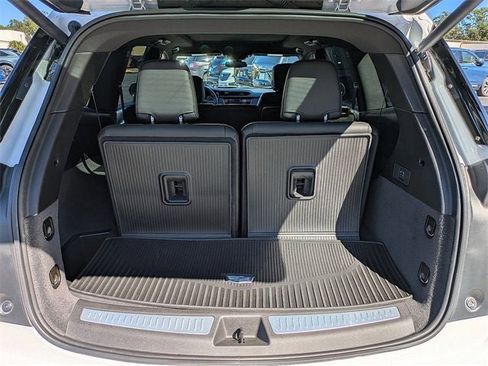 New 2025 Cadillac XT6 Luxury image 12