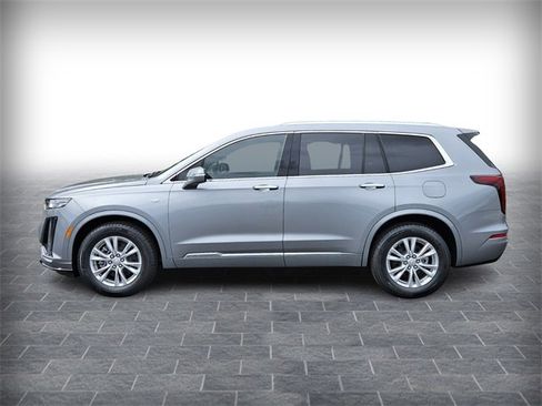 New 2025 Cadillac XT6 Luxury image 2