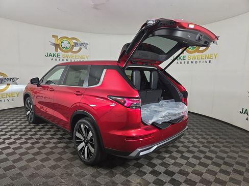 New 2025 Mitsubishi Outlander SE image 30