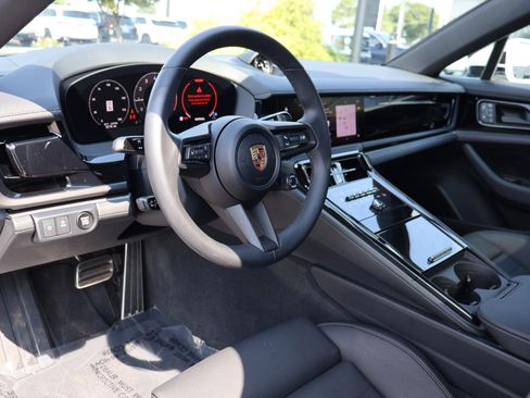 Used 2025 Porsche Panamera RWD image 13