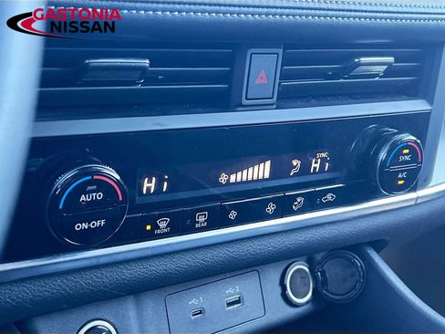 Used 2023 Nissan Rogue SV image 19