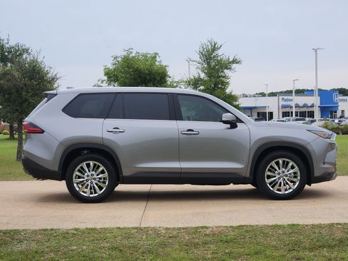 Used 2025 Toyota Grand Highlander AWD image 7