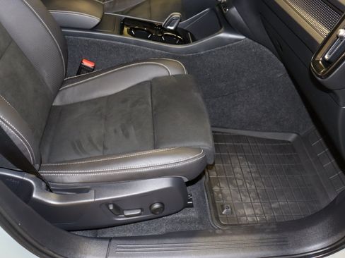 Used 2021 Volvo XC40 P8 Recharge AWD/4WD image 29