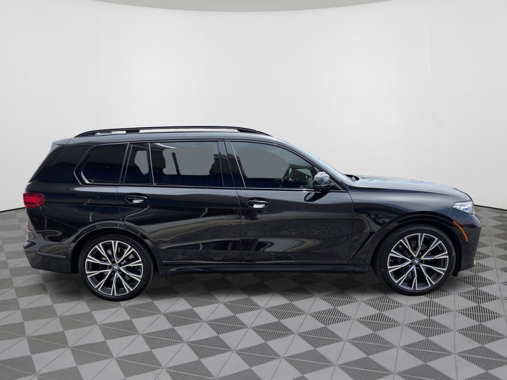 Used 2021 BMW X7 M50i w/ Dynamic Handling Package AWD/4WD image 5