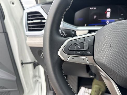 New 2025 Volkswagen Taos SE image 17