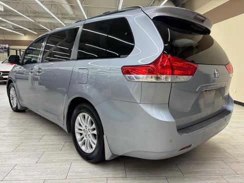 Used 2012 Toyota Sienna XLE w/ XLE Navigation Pkg FWD image 6