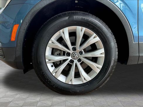 Used 2018 Volkswagen Tiguan SE w/ Panoramic Sunroof Package FWD image 32