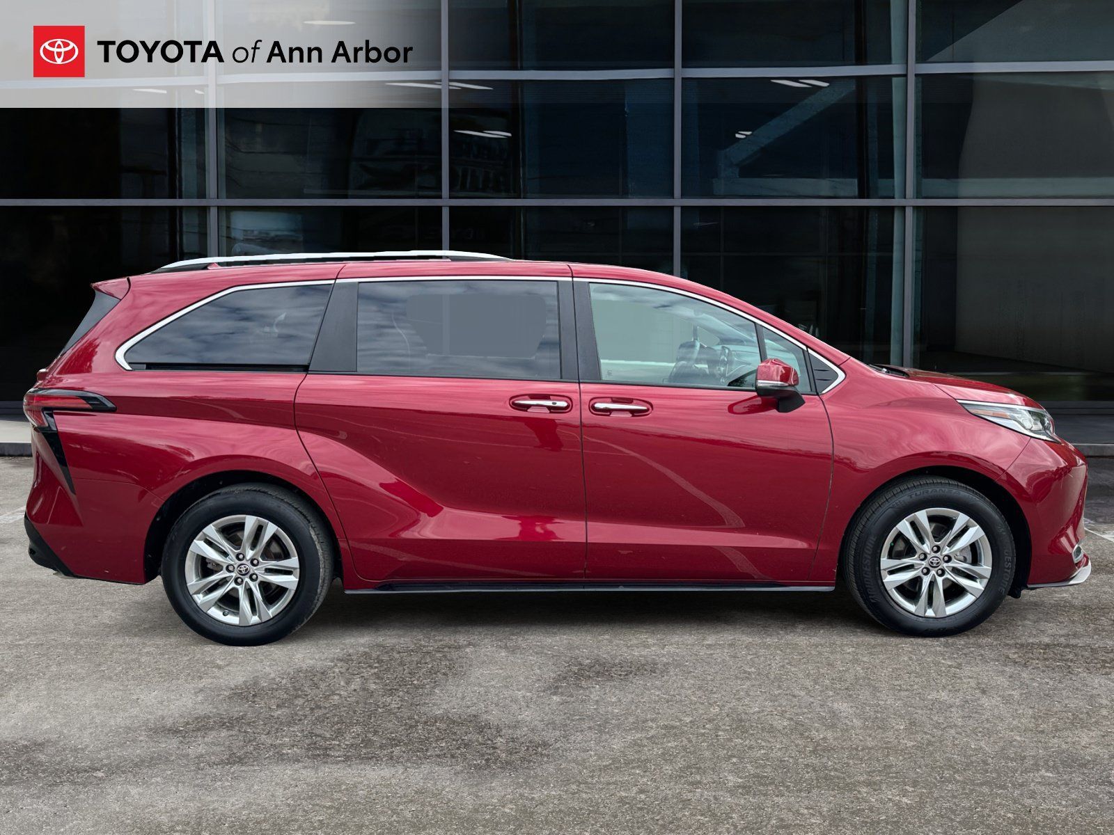 Used 2024 Toyota Sienna Limited AWD/4WD image 13