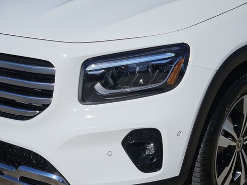 Certified 2025 Mercedes-Benz GLB 250 image 9