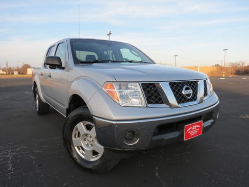 Used 2006 Nissan Frontier SE w/ (P01) Power Pkg image 2