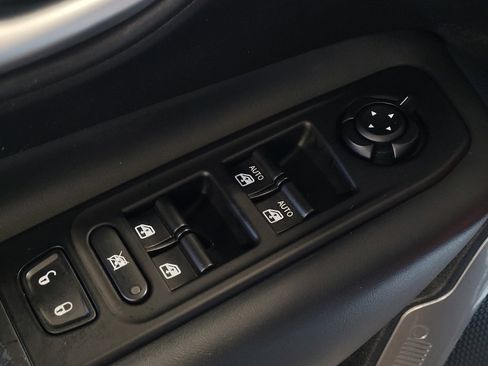 Used 2022 Jeep Renegade Latitude AWD/4WD image 27