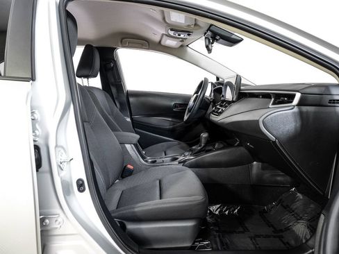 Used 2025 Toyota Corolla LE FWD image 31