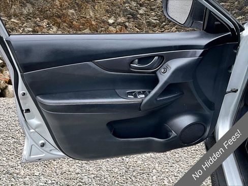 Used 2020 Nissan Rogue S FWD image 20
