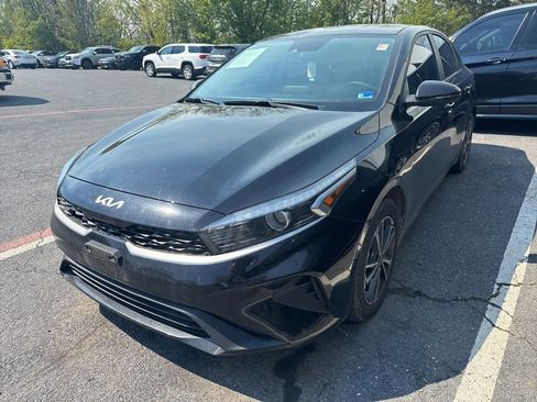 Used 2022 Kia Forte LXS w/ LXS Technology Package image 2