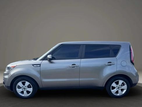 Used 2018 Kia Soul w/ Convenience Package FWD image 4