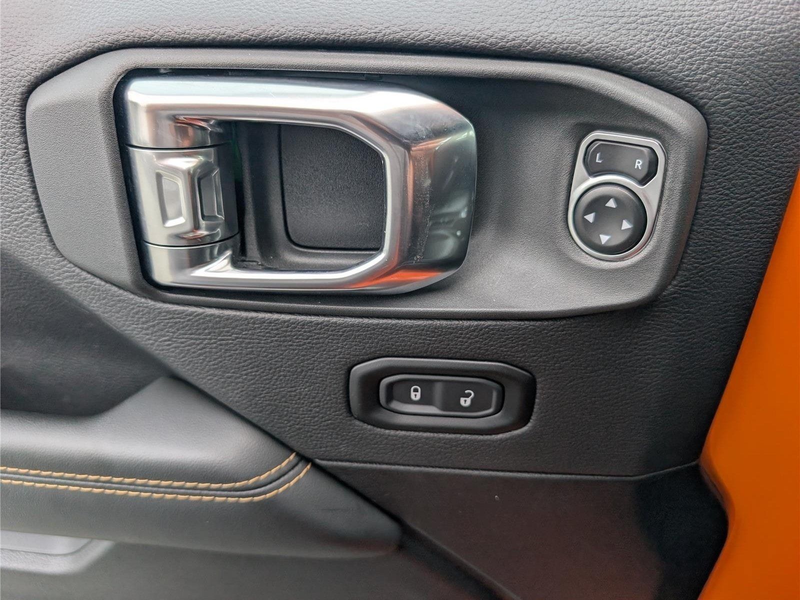 Used 2025 Jeep Wrangler Unlimited Sahara AWD/4WD image 20