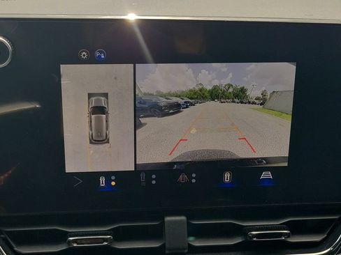 Used 2025 Chevrolet Equinox RS w/ Safety and Technology Package FWD image 21