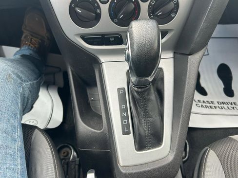 Used 2014 Ford Focus SE w/ SE Sport Package FWD image 25