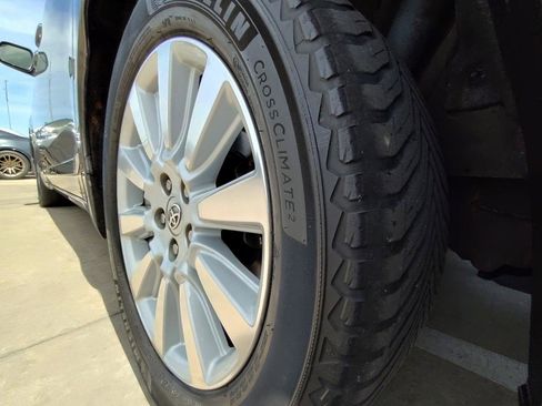 Used 2017 Toyota Sienna Limited Premium image 11