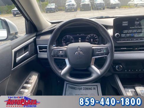 Used 2023 Mitsubishi Outlander SE image 22