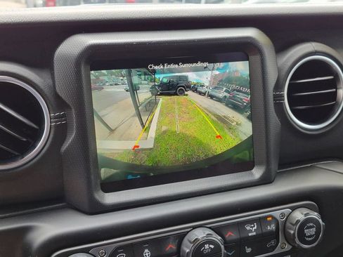 Used 2023 Jeep Wrangler Unlimited Sahara w/ Cold Weather Group AWD/4WD image 19