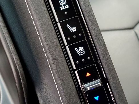 Used 2024 Chevrolet Corvette Stingray Preferred Cpe w/ Z51 Performance Package RWD image 6
