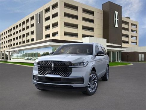 New 2025 Lincoln Navigator Reserve image 2