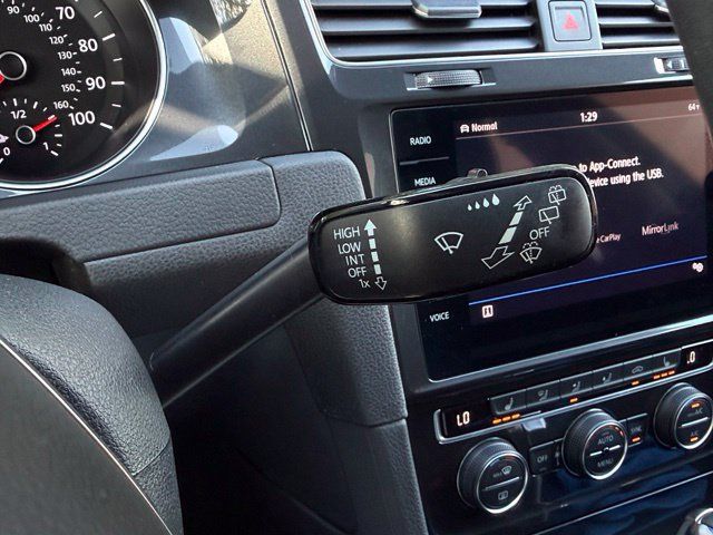 Used 2019 Volkswagen e-Golf SE FWD image 23