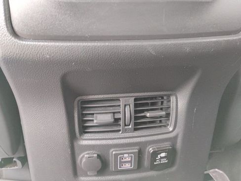 Used 2021 Nissan Titan SV w/ SV Convenience Package AWD/4WD image 10