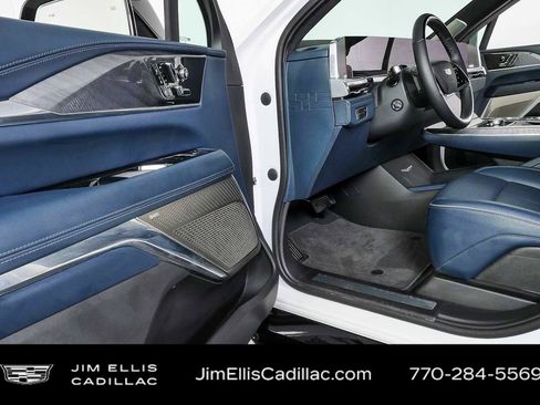 Certified 2025 Cadillac Escalade IQ Luxury 2 w/ LPO, Premium Carpet Package AWD/4WD image 7