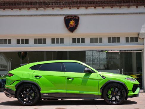 Used 2023 Lamborghini Urus Performante AWD/4WD image 2
